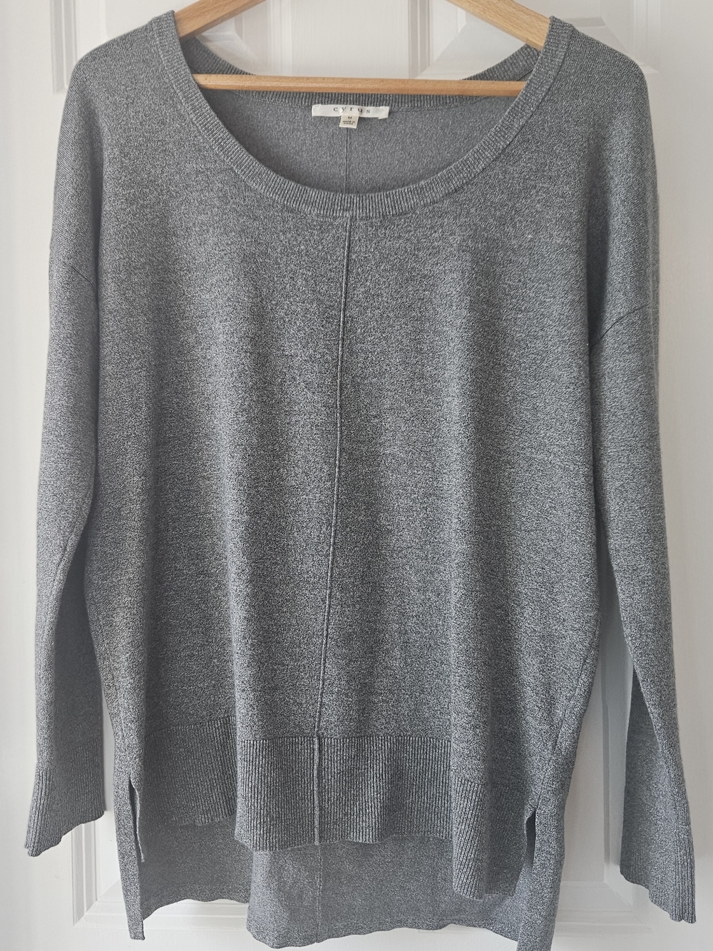 Cyrus Heather Gray Scoop-Neck Center Seam Sweater Size M